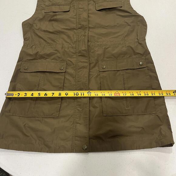 Athleta Boundless Vest Olive Green NWOT Medium Water Repellent - Picture 4 of 8